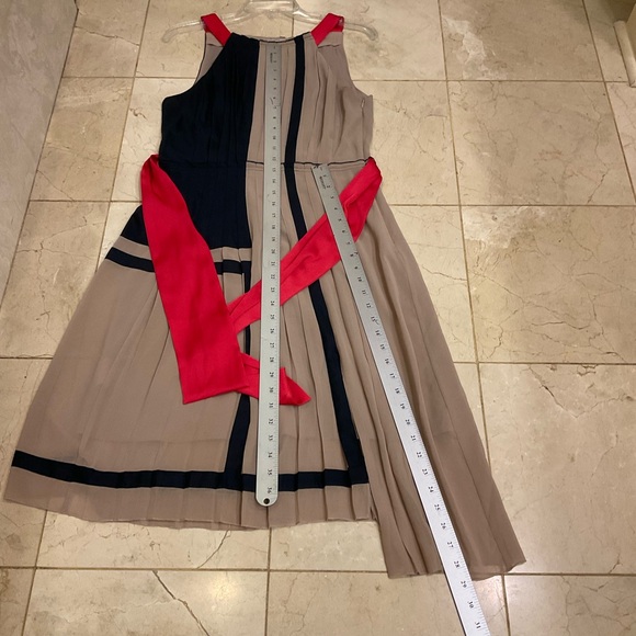 SOLD - BGBC Maxazira Runway pleaded dress, sleeveless, taupe, navy and red, Sz M - Picture 8 of 16